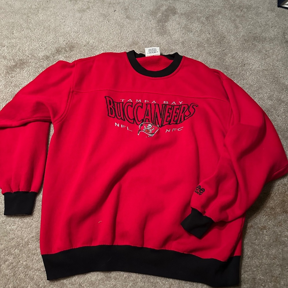 Vintage Tampa Bay Buccaneers Sweatshirt and T-shirt